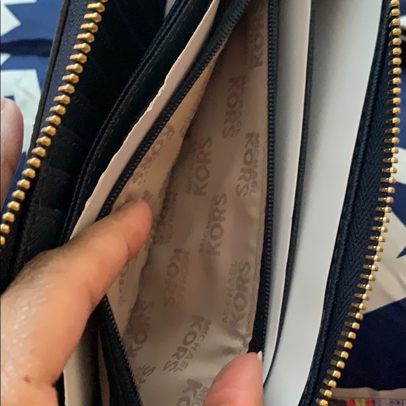 Michael Kor wristlet - Picture 7 of 14